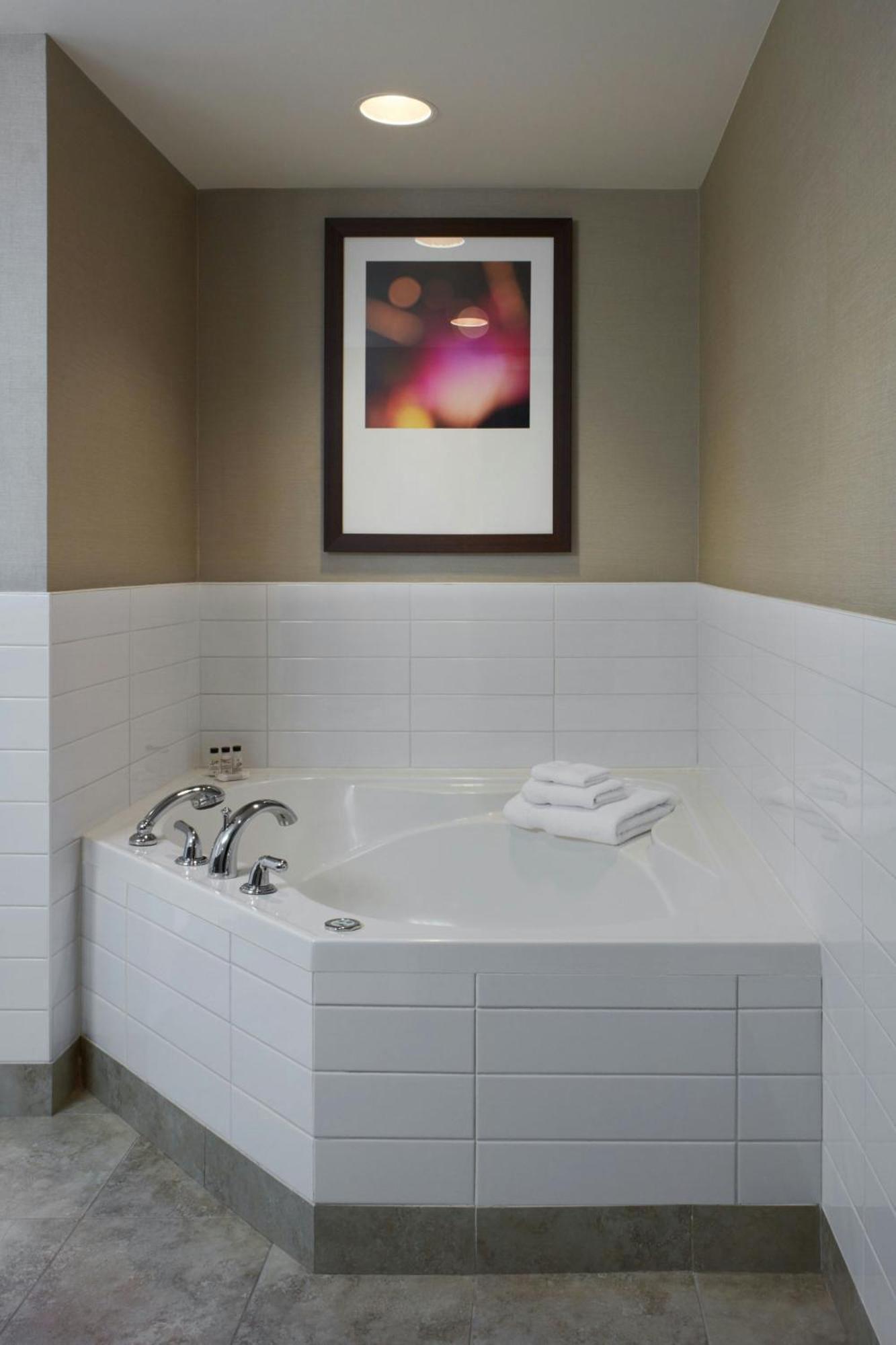 Delta Hotels By Marriott Beausejour Монктон Экстерьер фото